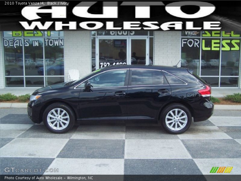 Black / Ivory 2010 Toyota Venza I4