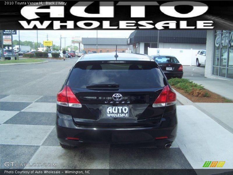 Black / Ivory 2010 Toyota Venza I4
