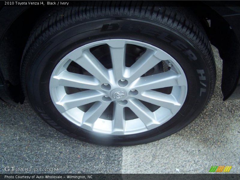 Black / Ivory 2010 Toyota Venza I4