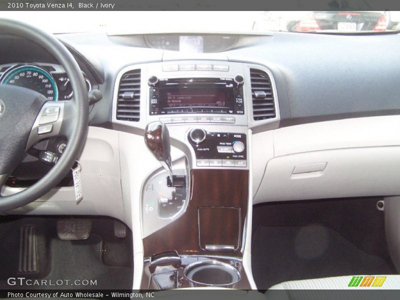Black / Ivory 2010 Toyota Venza I4