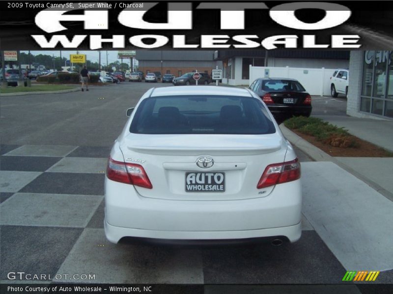 Super White / Charcoal 2009 Toyota Camry SE