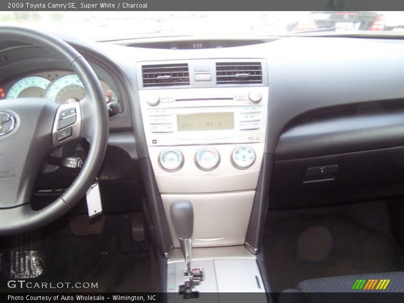 Super White / Charcoal 2009 Toyota Camry SE