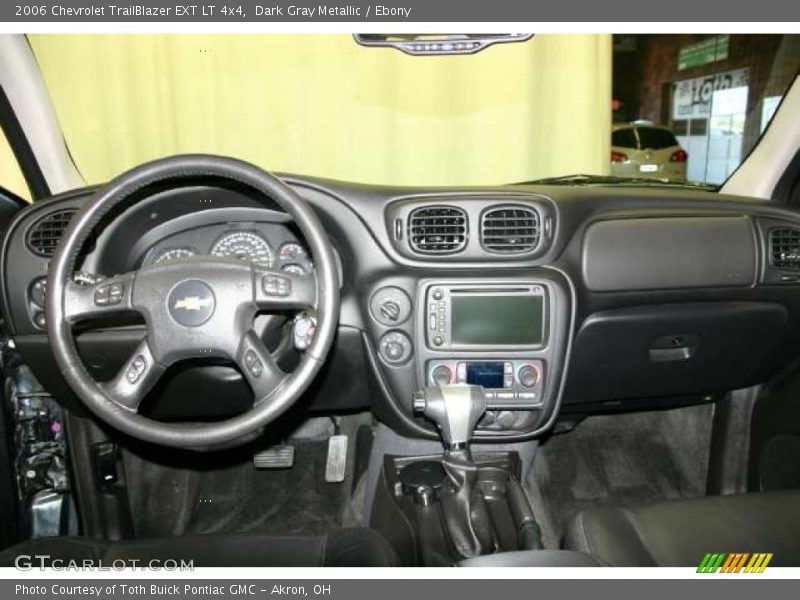 Dashboard of 2006 TrailBlazer EXT LT 4x4