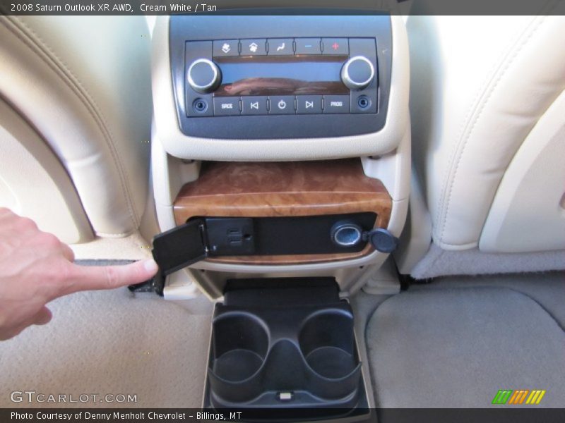 Cream White / Tan 2008 Saturn Outlook XR AWD