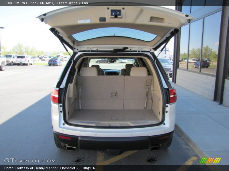 Cream White / Tan 2008 Saturn Outlook XR AWD