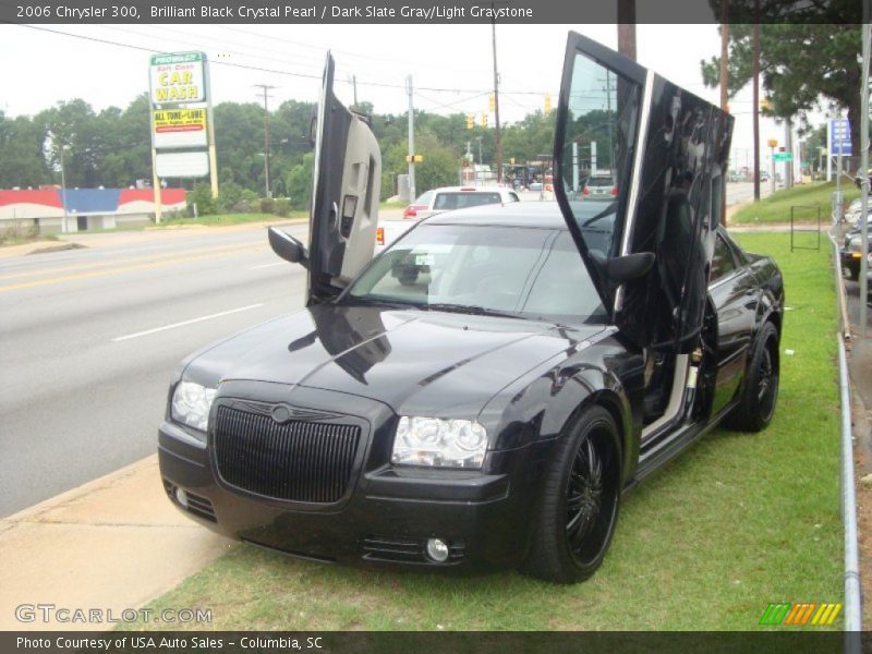 Brilliant Black Crystal Pearl / Dark Slate Gray/Light Graystone 2006 Chrysler 300