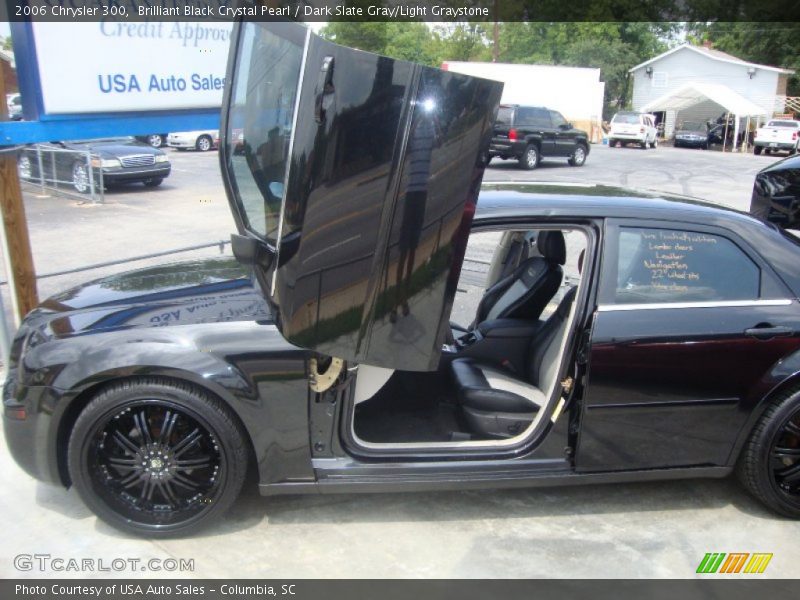 Brilliant Black Crystal Pearl / Dark Slate Gray/Light Graystone 2006 Chrysler 300