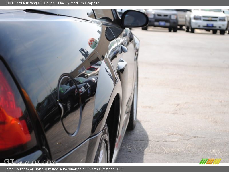 Black / Medium Graphite 2001 Ford Mustang GT Coupe