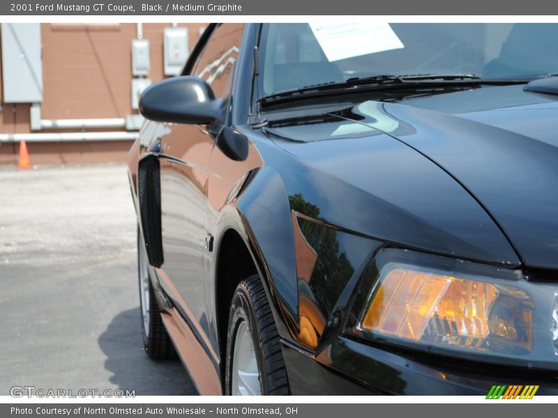 Black / Medium Graphite 2001 Ford Mustang GT Coupe