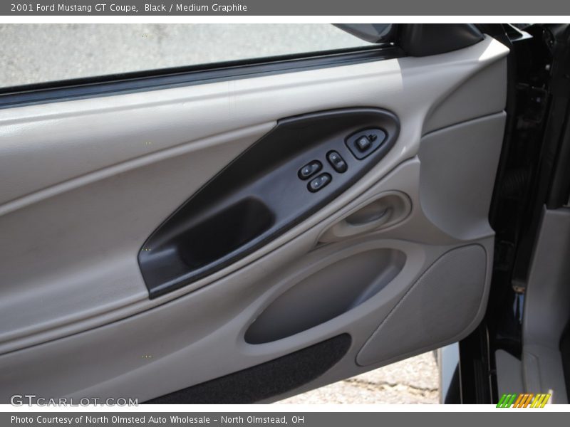Black / Medium Graphite 2001 Ford Mustang GT Coupe