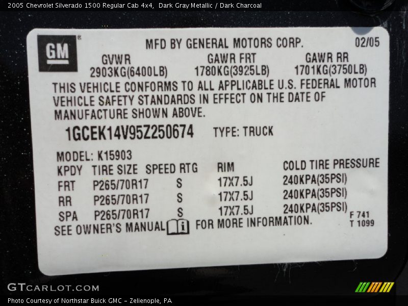 Dark Gray Metallic / Dark Charcoal 2005 Chevrolet Silverado 1500 Regular Cab 4x4