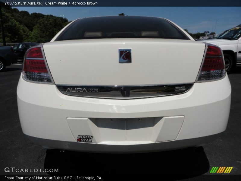 Cream White / Morocco Brown 2007 Saturn Aura XR