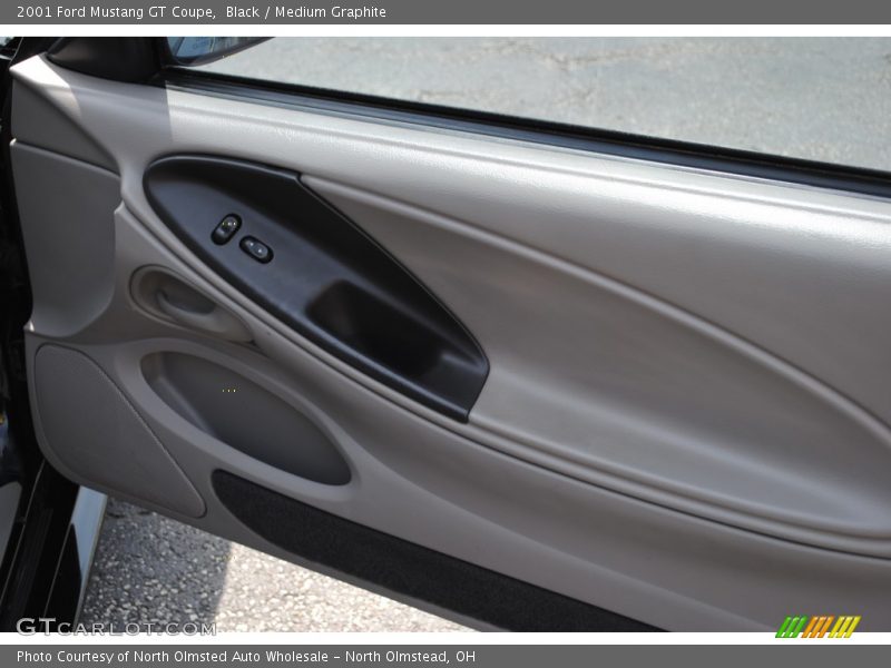 Black / Medium Graphite 2001 Ford Mustang GT Coupe