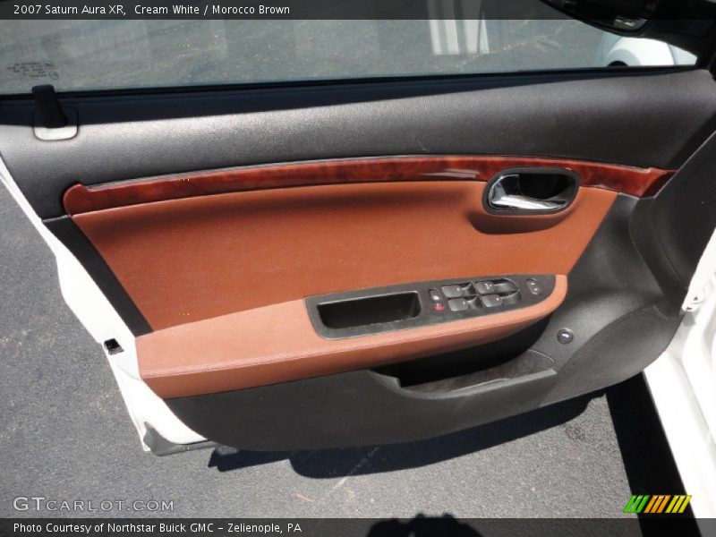 Cream White / Morocco Brown 2007 Saturn Aura XR