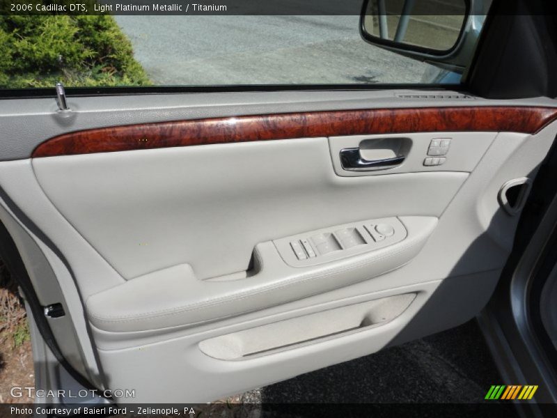 Light Platinum Metallic / Titanium 2006 Cadillac DTS