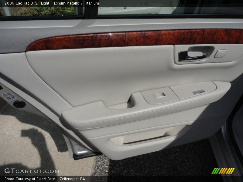 Light Platinum Metallic / Titanium 2006 Cadillac DTS