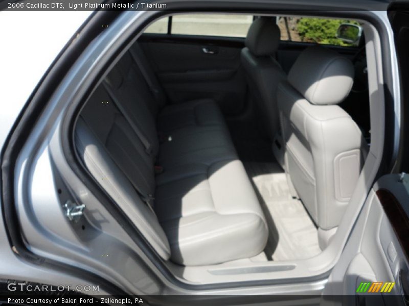 Light Platinum Metallic / Titanium 2006 Cadillac DTS