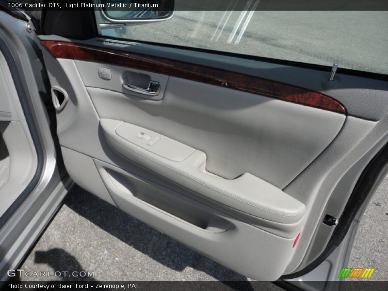 Light Platinum Metallic / Titanium 2006 Cadillac DTS