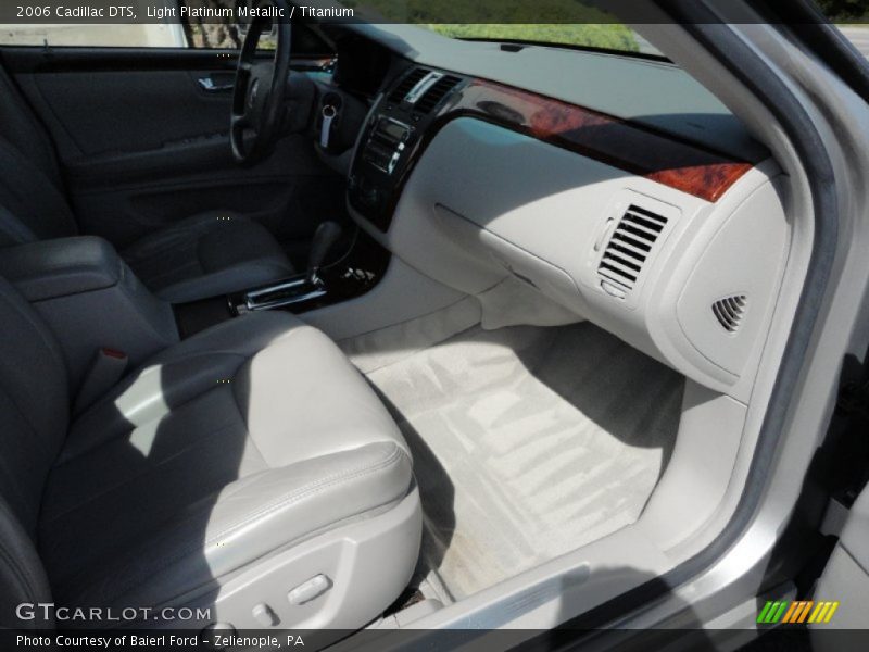 Light Platinum Metallic / Titanium 2006 Cadillac DTS