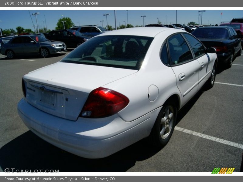 Vibrant White / Dark Charcoal 2000 Ford Taurus SE