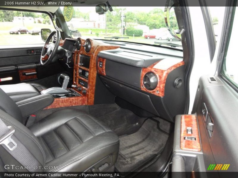 Dashboard of 2006 H2 SUV