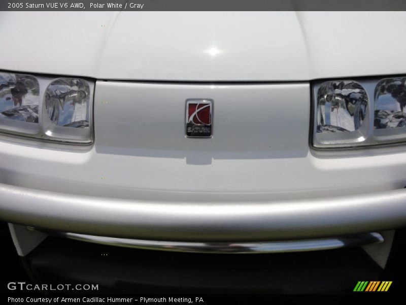 Polar White / Gray 2005 Saturn VUE V6 AWD