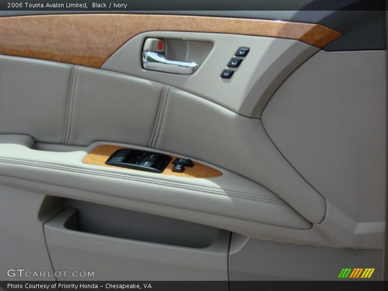 Black / Ivory 2006 Toyota Avalon Limited