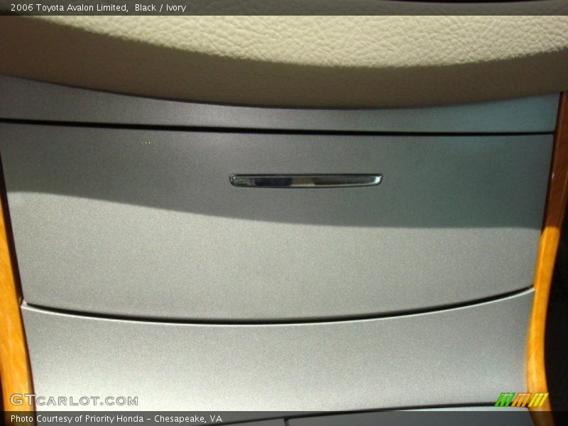 Black / Ivory 2006 Toyota Avalon Limited