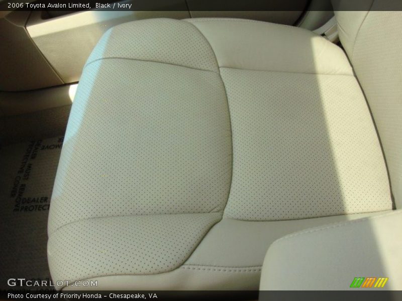 Black / Ivory 2006 Toyota Avalon Limited