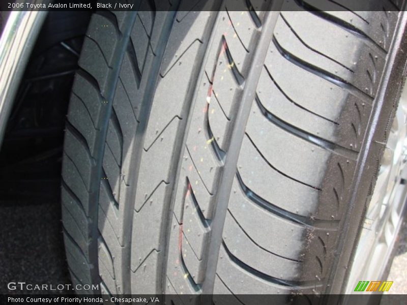 Black / Ivory 2006 Toyota Avalon Limited