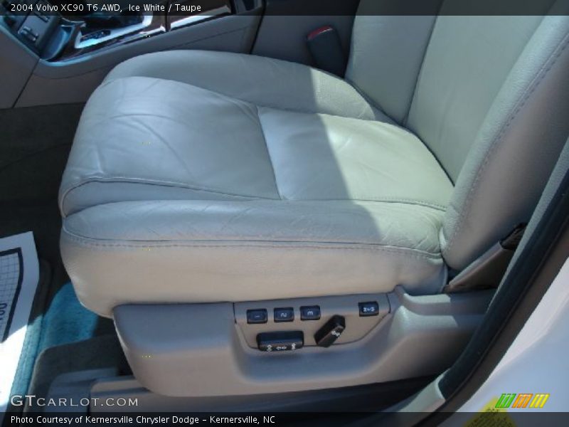 Ice White / Taupe 2004 Volvo XC90 T6 AWD