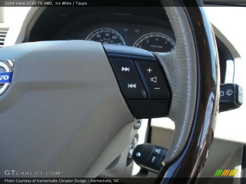 Ice White / Taupe 2004 Volvo XC90 T6 AWD