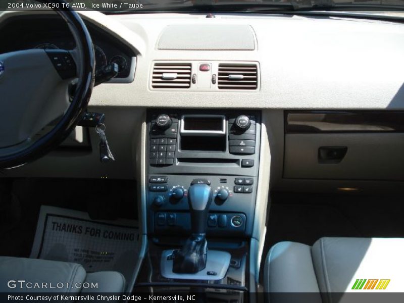 Ice White / Taupe 2004 Volvo XC90 T6 AWD