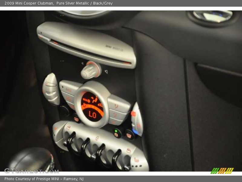 Pure Silver Metallic / Black/Grey 2009 Mini Cooper Clubman
