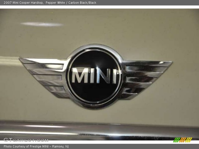 Pepper White / Carbon Black/Black 2007 Mini Cooper Hardtop
