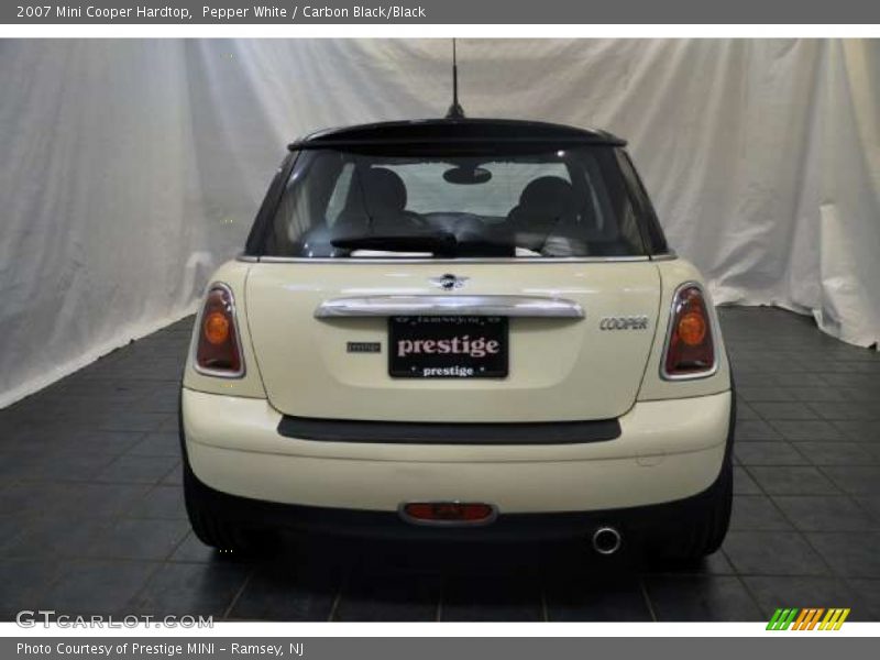 Pepper White / Carbon Black/Black 2007 Mini Cooper Hardtop