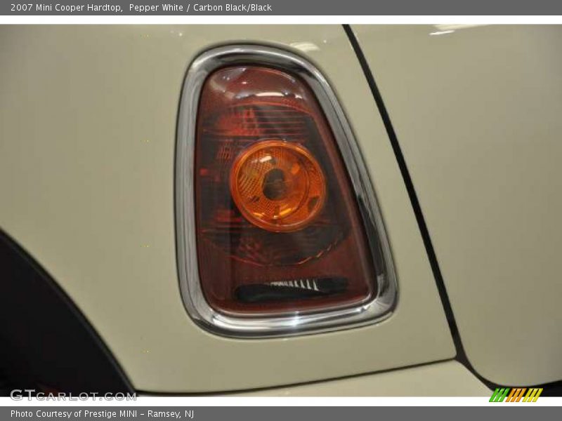 Pepper White / Carbon Black/Black 2007 Mini Cooper Hardtop
