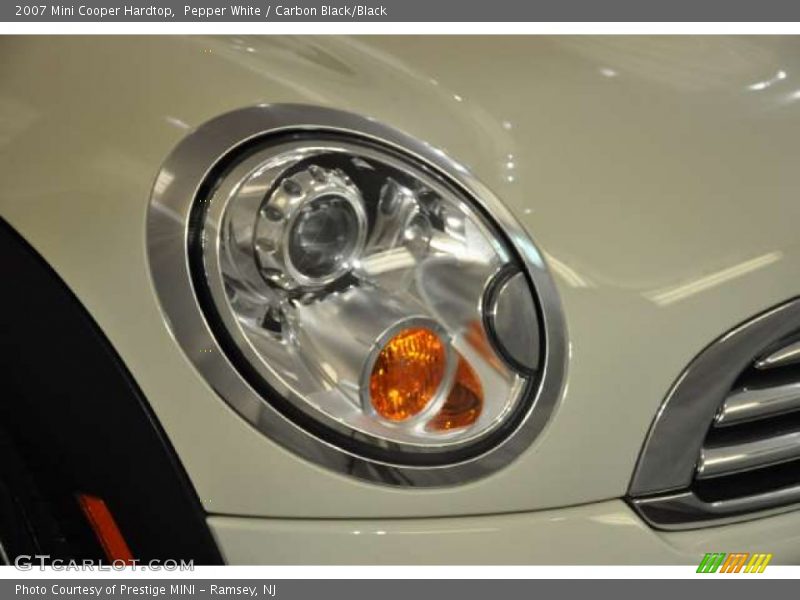 Pepper White / Carbon Black/Black 2007 Mini Cooper Hardtop