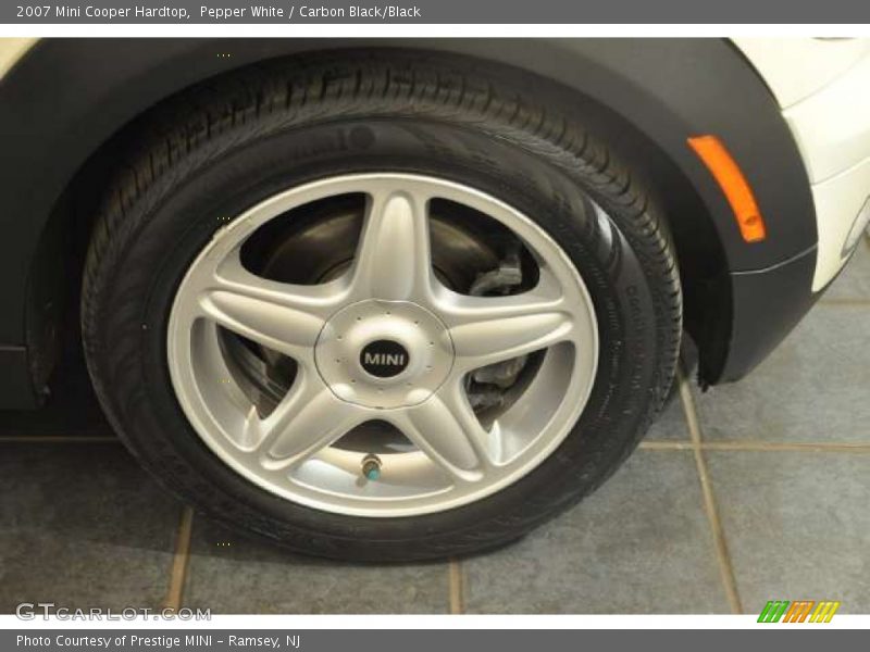 Pepper White / Carbon Black/Black 2007 Mini Cooper Hardtop