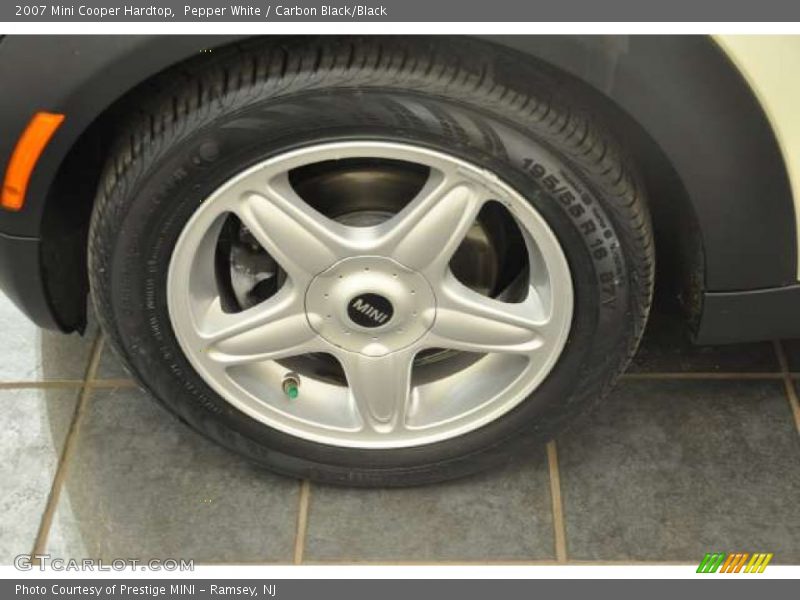 Pepper White / Carbon Black/Black 2007 Mini Cooper Hardtop