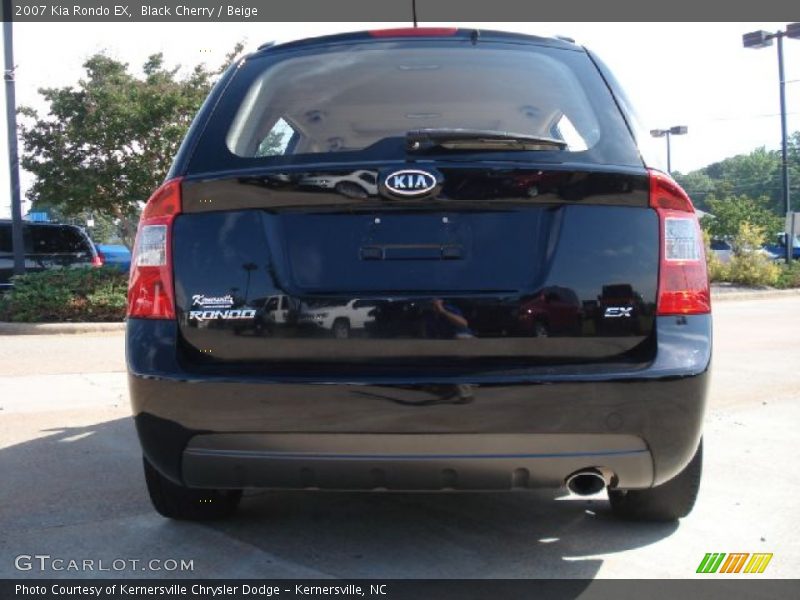 Black Cherry / Beige 2007 Kia Rondo EX