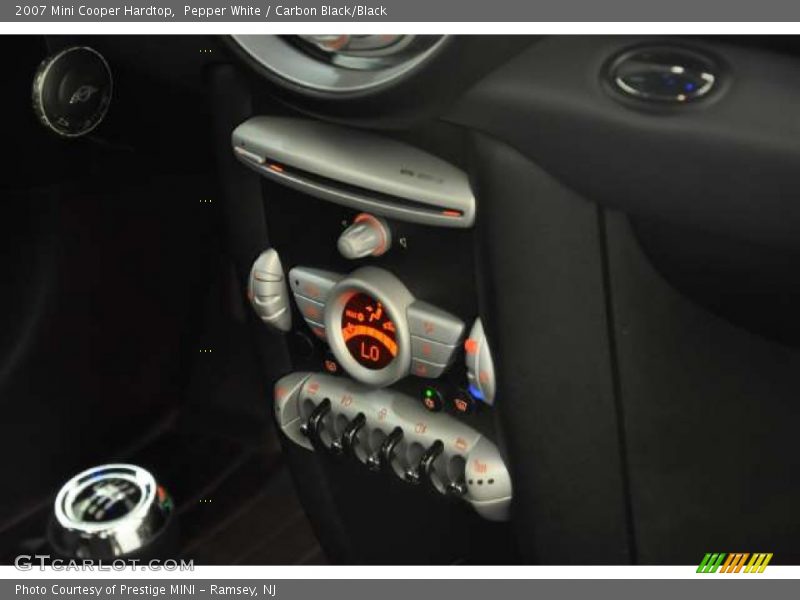 Pepper White / Carbon Black/Black 2007 Mini Cooper Hardtop
