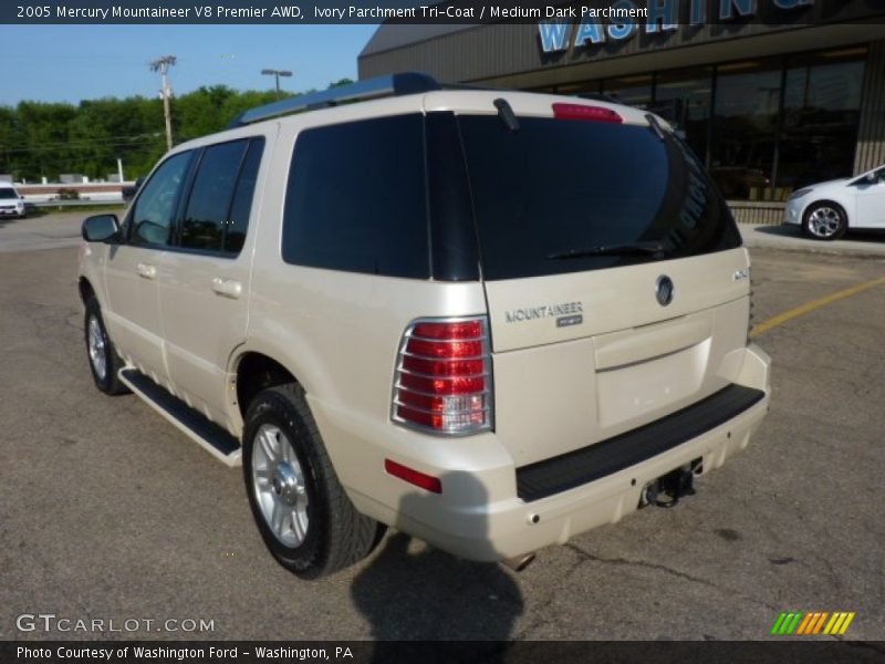 Ivory Parchment Tri-Coat / Medium Dark Parchment 2005 Mercury Mountaineer V8 Premier AWD
