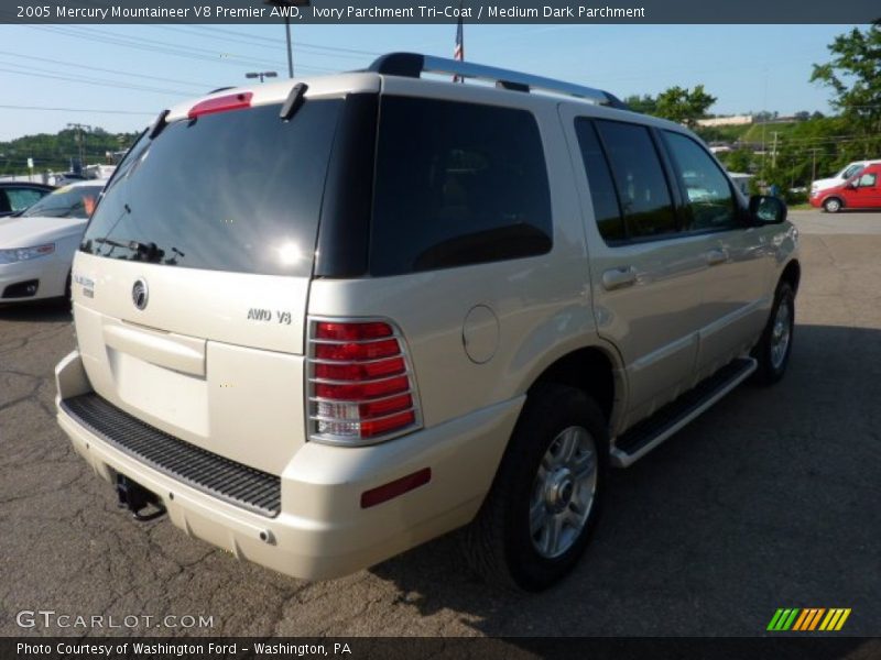 Ivory Parchment Tri-Coat / Medium Dark Parchment 2005 Mercury Mountaineer V8 Premier AWD