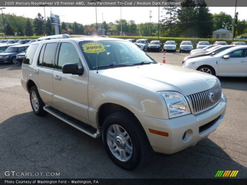 Ivory Parchment Tri-Coat / Medium Dark Parchment 2005 Mercury Mountaineer V8 Premier AWD