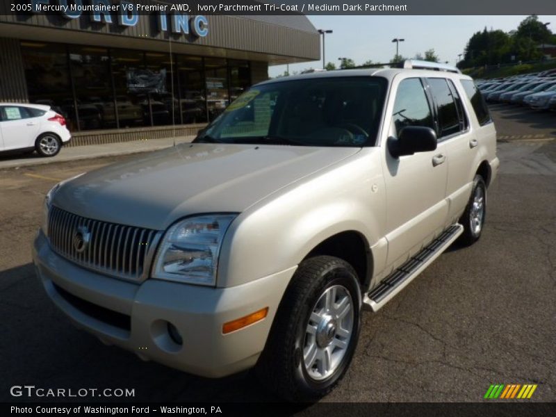 Ivory Parchment Tri-Coat / Medium Dark Parchment 2005 Mercury Mountaineer V8 Premier AWD