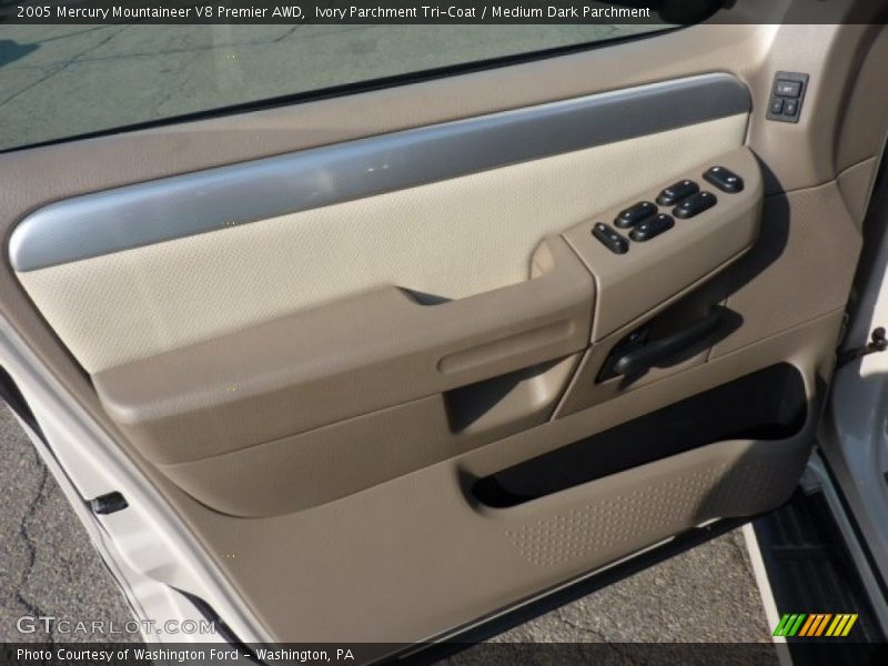 Ivory Parchment Tri-Coat / Medium Dark Parchment 2005 Mercury Mountaineer V8 Premier AWD