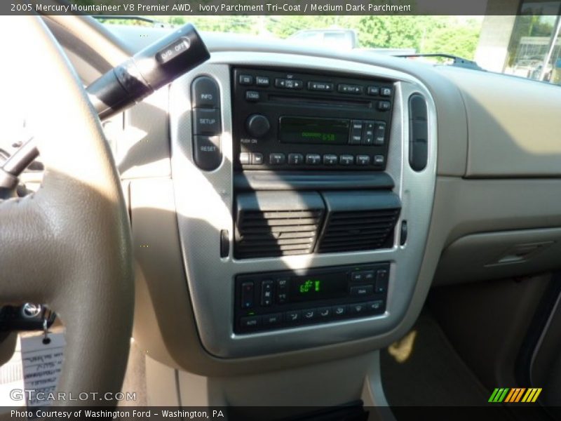 Ivory Parchment Tri-Coat / Medium Dark Parchment 2005 Mercury Mountaineer V8 Premier AWD