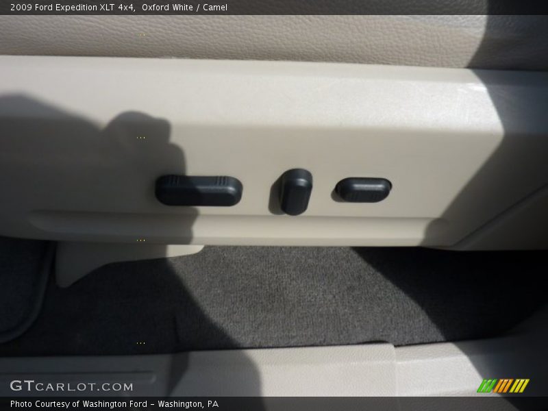 Oxford White / Camel 2009 Ford Expedition XLT 4x4