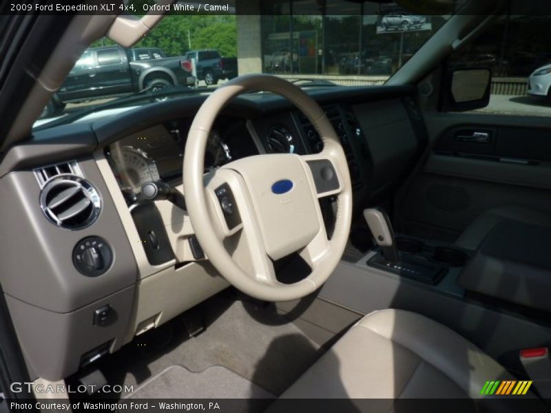 Oxford White / Camel 2009 Ford Expedition XLT 4x4